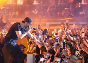 Cautiva Enrique Iglesias con presentación en la Feria de Puebla 2024