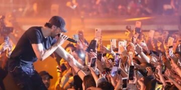 Cautiva Enrique Iglesias con presentación en la Feria de Puebla 2024