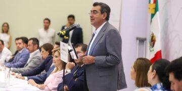 Reconocen Sergio Salomón y Alejandro Armenta papel de periodistas en Puebla