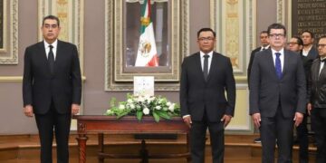 Asiste Sergio Salomón a homenaje póstumo del diputado Carlos Navarro Corro