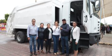 Encabeza Gaby Bonilla entrega de apoyos en Santo Tomás Hueyotlipan