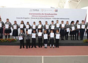 Gradúa SEDIF a estudiantes bajo su custodia;  corresponden a los niveles básico y medio superior