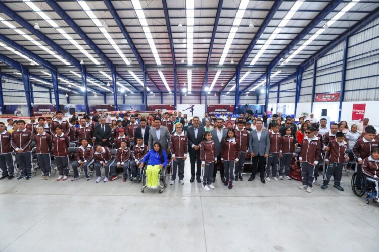 PRESIDE SERGIO SALOMÓN ABANDERAMIENTO DE LA DELEGACIÓN POBLANA RUMBO A LOS PARANACIONALES CONADE 2024