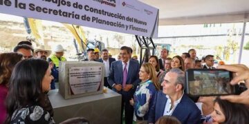 El gobernador Sergio Salomón colocó la “Primera Piedra” para la construcción del edificio para la nueva sede de la Secretaría de Planeación y Finanzas