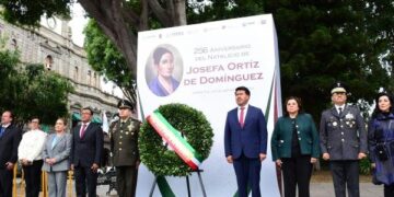 Autoridades estatales conmemoran a mexicanos que forjaron historia de México