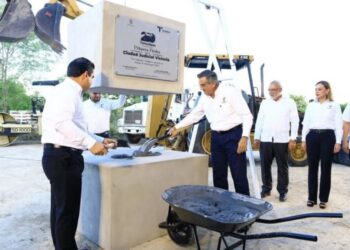 Coloca Américo Villarreal primera piedra de la Ciudad Judicial en Victoria