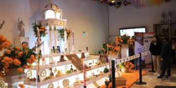 Promueve Turismo altar monumental de Tochimilco en Módulo Turístico de Puebla