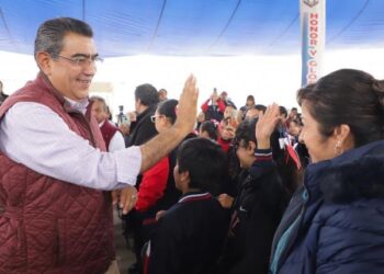 Continúa gobierno de Sergio Salomón invirtiendo recursos en todo el estado; entrega obras en tres municipios