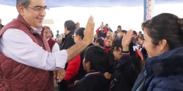 Continúa gobierno de Sergio Salomón invirtiendo recursos en todo el estado; entrega obras en tres municipios
