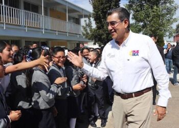 Con docentes y padres de familia, gobierno de Sergio Salomón construye el futuro de las siguientes generaciones