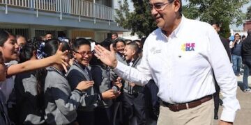 Con docentes y padres de familia, gobierno de Sergio Salomón construye el futuro de las siguientes generaciones