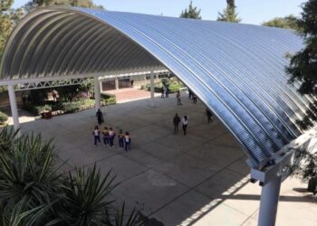 Con techados en escuelas, gobierno de Sergio Salomón contribuye a cuidar salud de estudiantes