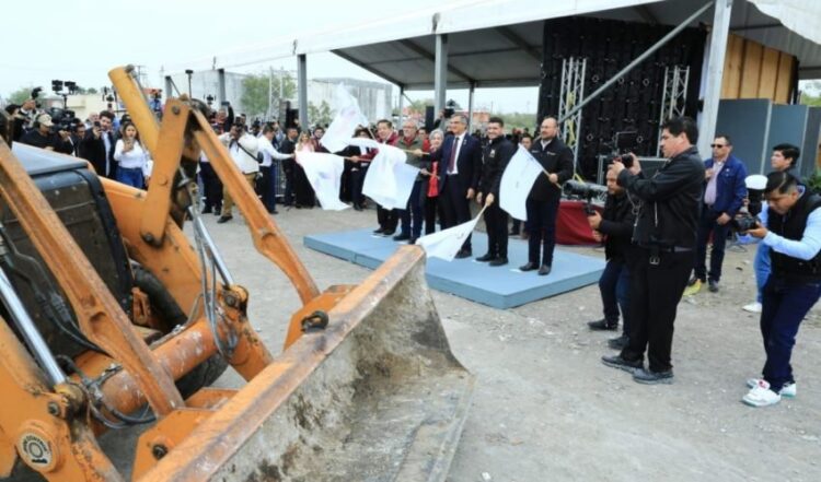 Asiste Américo al 199 aniversario de Matamoros; entrega obras y patrullas