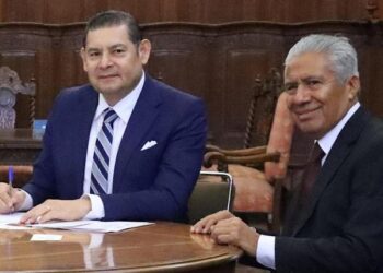 SEP exhorta a denunciar engaños o extorsiones de falsos funcionarios