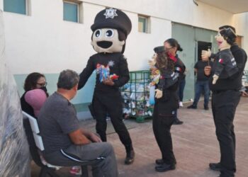 Entrega Guardia Estatal de Género alimentos y bebidas calientes en hospital de Tampico