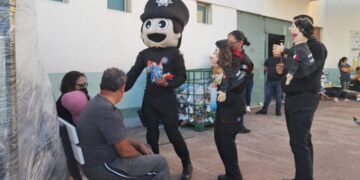 Entrega Guardia Estatal de Género alimentos y bebidas calientes en hospital de Tampico