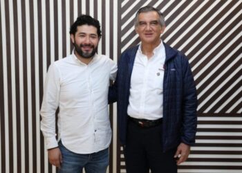 Continúa Américo Villarreal gira por la Ribereña y atiende a paisanos repatriados