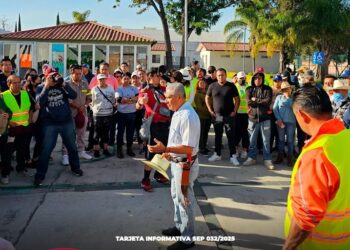 Personal de la Secretaría de Educación participa en faena comunitaria