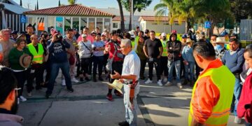Personal de la Secretaría de Educación participa en faena comunitaria
