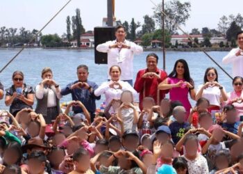 Niñez de Chignahuapan recibe juguetes por Día del Niño y la Niña