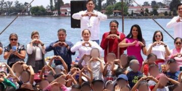 Niñez de Chignahuapan recibe juguetes por Día del Niño y la Niña