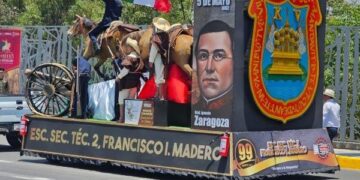 Con gran participación Desfile Cívico Militar en Puebla
