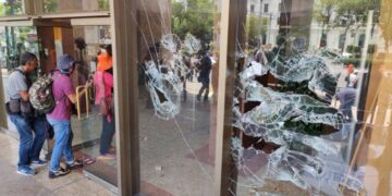 Gobernación repudia ataque de la CETEG en Torre Bienestar y pide protestas pacíficas