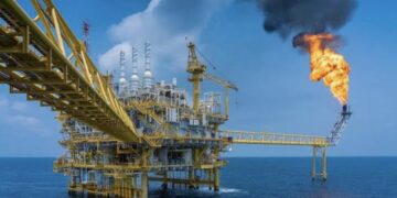 Subida del petróleo podría dejar ingresos millonarios a México, pero con riesgo fiscal