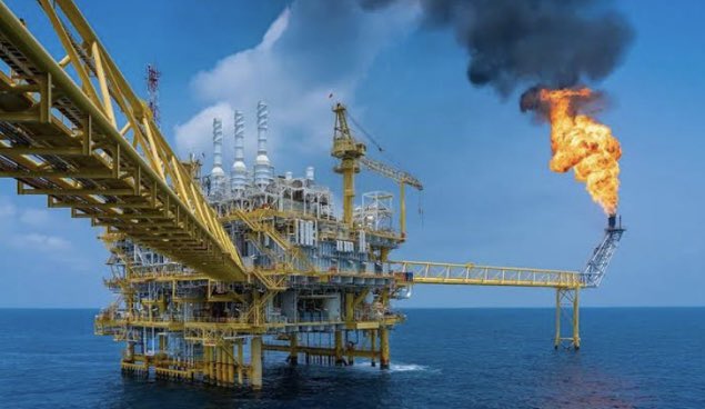 Subida del petróleo podría dejar ingresos millonarios a México, pero con riesgo fiscal