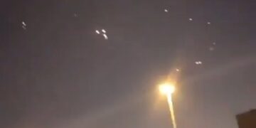 Irán lanza misiles contra bases de EE. UU. en Qatar e Irak; suspenden vuelos y se activa defensa aérea