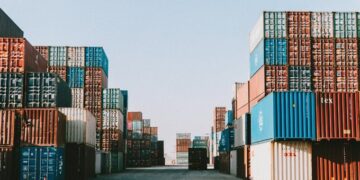 Exportaciones mexicanas caen 0.4% en mayo por baja en autos y petróleo