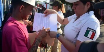 Denuncian detención de madre e hijo venezolanos en el AIFA; exigen su liberación