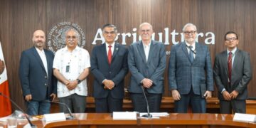 Acuerda Américo con SADER apoyos para productores de sorgo y maíz