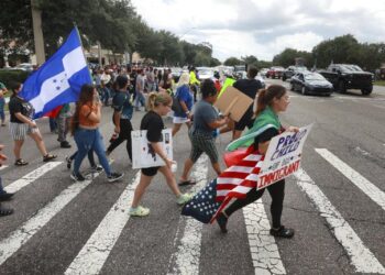 Corte Suprema frena ley de Florida que penaliza entrada de migrantes indocumentados