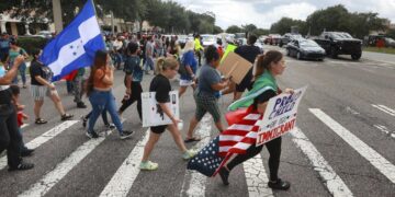 Corte Suprema frena ley de Florida que penaliza entrada de migrantes indocumentados