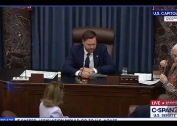 Senado de EE. UU. aprueba plan fiscal de Trump con impuesto a remesas y recortes sociales