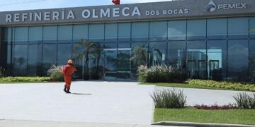 Dos Bocas sigue sin operar al 100%; Pemex confirma paro por crudo con impurezas