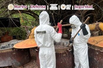 Caen más de 950 kilos de metanfetamina en narcolaboratorio asegurado en Sinaloa