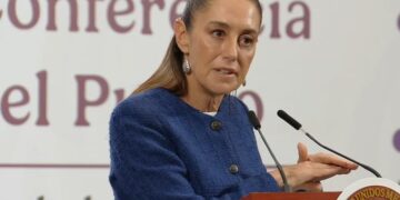 Sheinbaum aborda violencia en marcha, sanciones aéreas y programas sociales en su mañanera