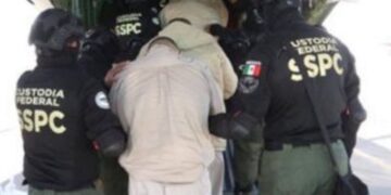 Reubican a 60 reclusos peligrosos en penales federales para reforzar seguridad