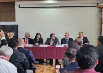 Firman acuerdo para que restaurantes en CDMX respeten normas y eviten sanciones