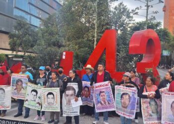 Padres de Ayotzinapa piden resultados antes de confiar en nuevo fiscal