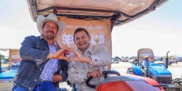 Gobierno de Puebla cumple un sueño: 27 módulos de maquinaria, drones y tractores