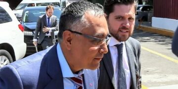 Exfuncionarios de Pemex condenados a 31 años por robo de combustible