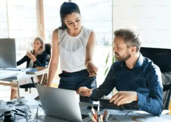 Persisten diferencias salariales en México: mujeres ganan 34% menos que los hombres