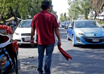 Aprueban castigo de hasta 36 horas de arresto a franeleros en CDMX