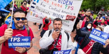 Juez de EE. UU. amplía protección migratoria para 60 mil personas de Honduras, Nicaragua y Nepal