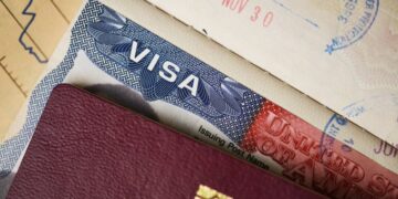 EU revisa a 55 millones de personas con visa y endurece medidas de deportación