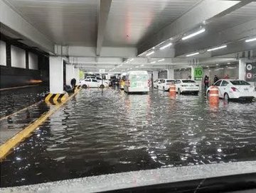 Lluvias históricas cierran el AICM, desvían vuelos a Acapulco y generan caos en CDMX