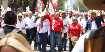 Priistas marchan en apoyo a Alejandro ‘Alito’ Moreno en medio de proceso de desafuero